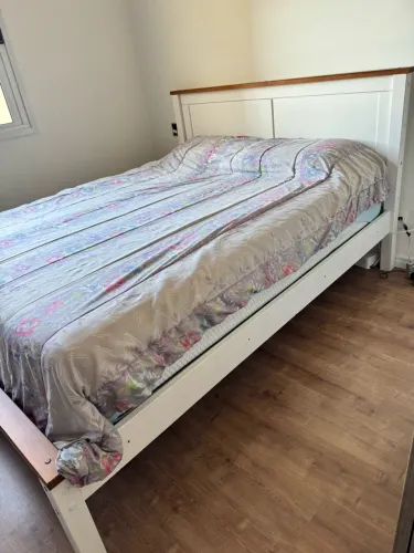 Cama e colchão Queen menos de 1 ano de uso