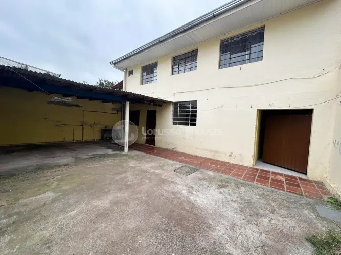 Imóvel para aluguel possui 66 metros quadrados com 2 quartos em Capão da Imbuia - Curitiba