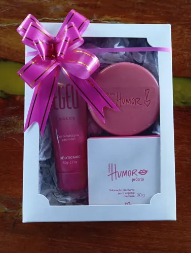 Presente feminino na caixinha com visor