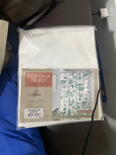 Vendo cortina de banheiro branca