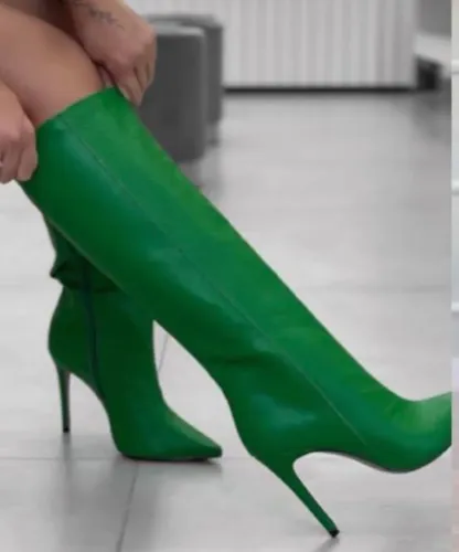Bota cano longo salto fino verde