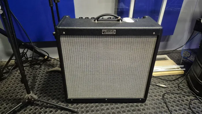 Caixa de guitarra válvula 60W Fender Hot Rod DeVille 410 III MUITO NOVO