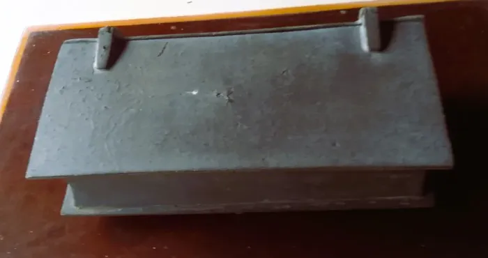 Antiga caixa para velas em estanho pewter tampa articulada peça marcada no fundo