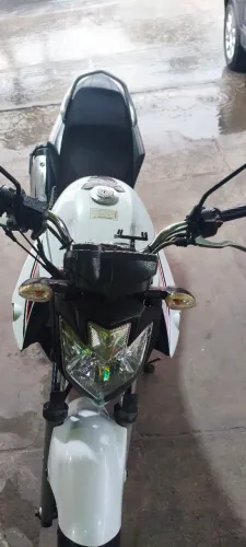 Fazer 250cc, extremamente zelada.