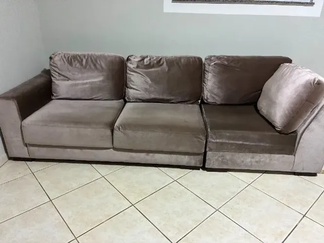 Sofá de três lugares