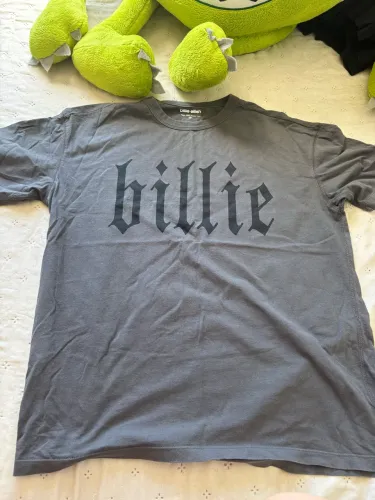 Camiseta billie eilish tamanho P (Nao realizo entrega, pagamento somente pix ou dinheiro)