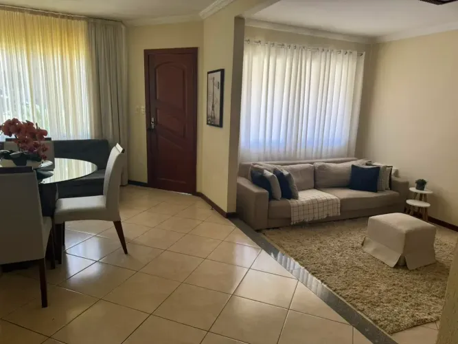 Casa com 3 quartos sendo 1 suíte, piscina ,Placas solares, 3 vgs, em Glória - Macaé - RJ.