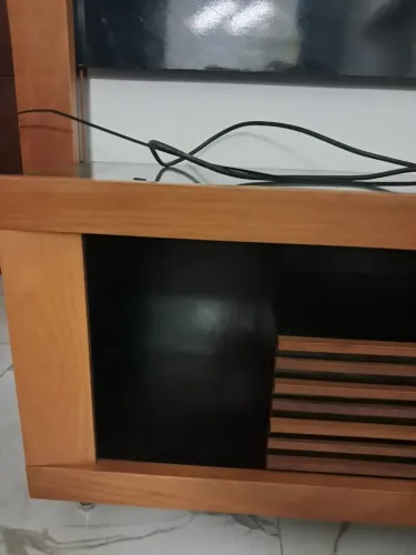 Rack de madeira para sala