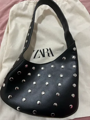 Bolsa de Ombro com Tachas - Zara