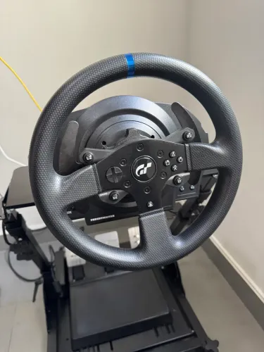Cockpit completo com volante Thrustmaster T300rs GT
