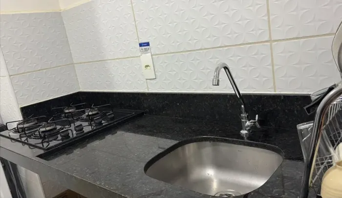 Balcão de granito preto São Gabriel 180m/60cm, com cuba e Cooktop Consul 4 b, instalados.