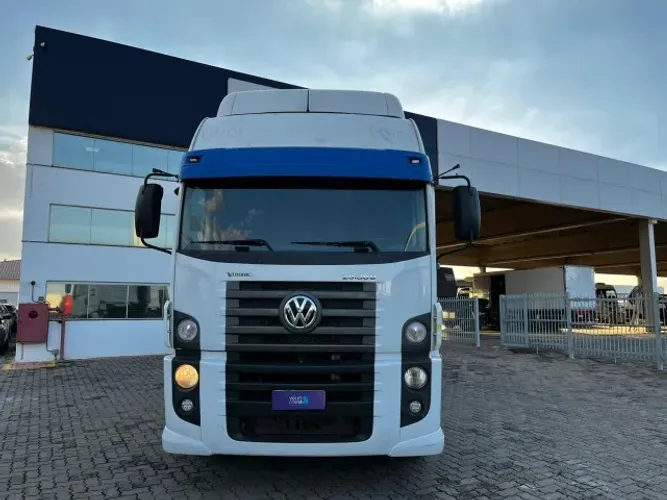 Volkswagen Constellation 25.360 6x2 2023