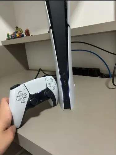 PS5 Slim 825GB com 2 jogos