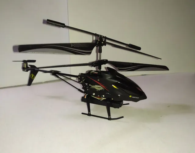 Helicóptero de controle remoto