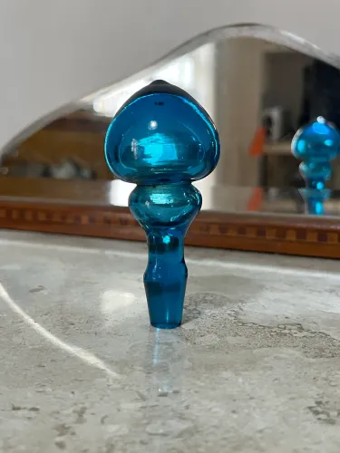 Antiga tampa de licoreira azul cobalto