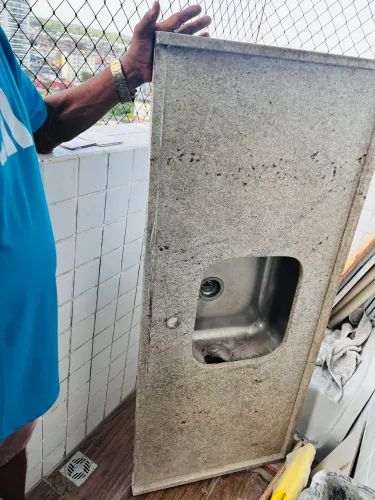 Pia para cozinha em granito. Ganhe o armário planejado e uma pedra em granito para balcão 