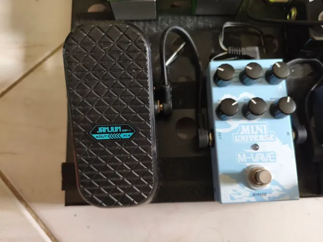 Pedalboard com pedais completo ( apenas venda)