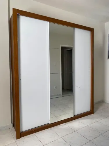 Vendo guarda-roupa seminovo 750,00 já com entrega e montagem