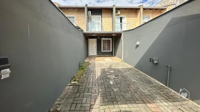 Sobrado Geminado à venda no Vila Nova