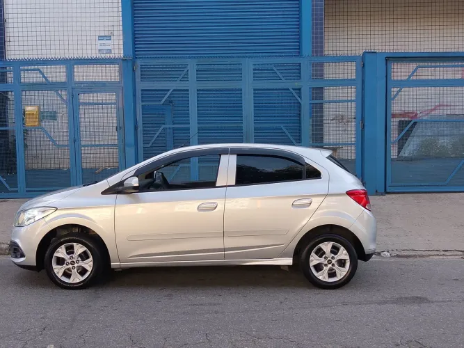 Chevrolet Onix Hatch LT 1.0 8V Flex Power Mec. 4P 2014
