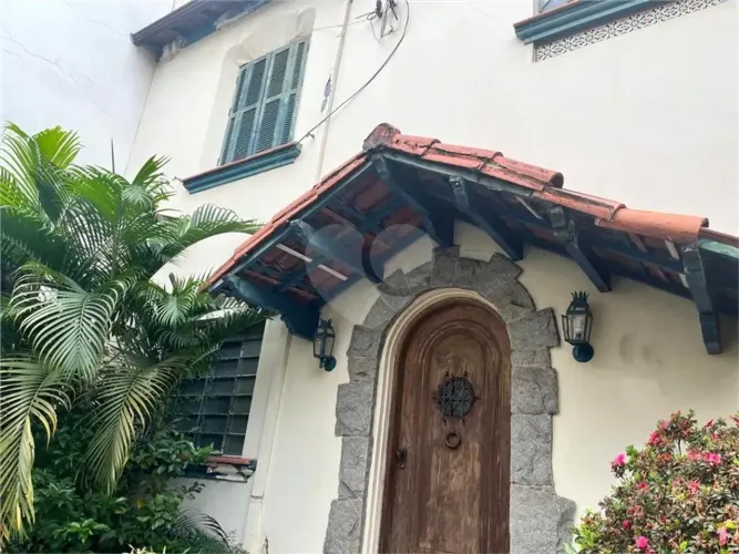 Casa de vila a venda nos Jardins para reforma.