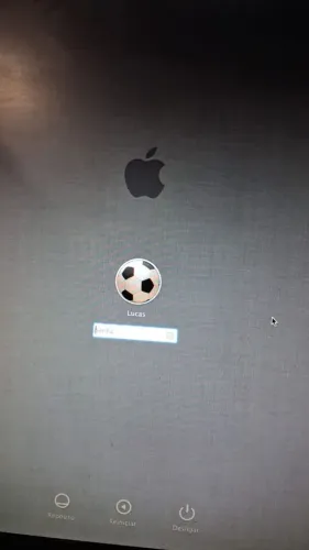 Mac pro torre com teclado