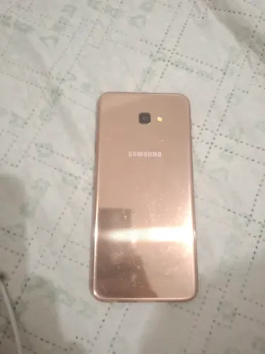 Celular j4+