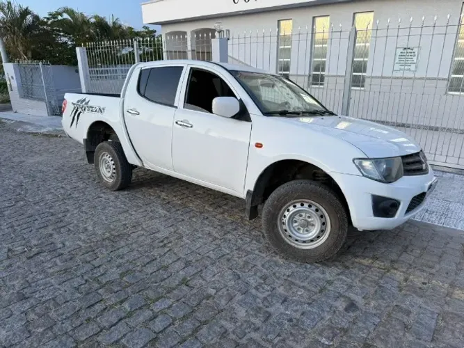 Mitsubishi L200 Triton GL 3.2 CD TB Int. Dies. Mec. 2016