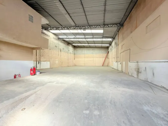 Galpão 347m² com excelente localização em Alterosas - Próximo ao Terminal Laranjeiras