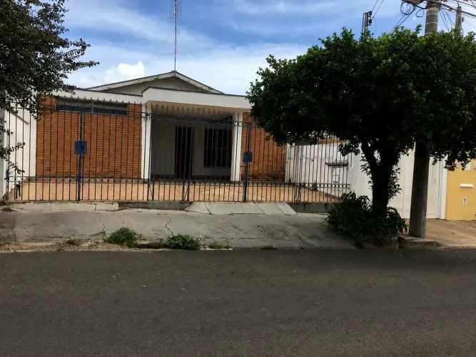 Casa Térrea no Jardim Elite  3 Dormitórios e 202 m² de Terreno