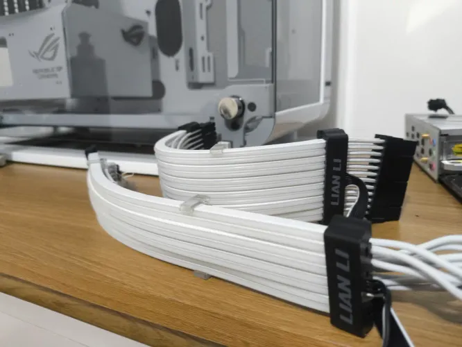 Cabos Lian Li Streamer, 24 PIN placa mae + 16 PIN VGA ( ou 2x8 )