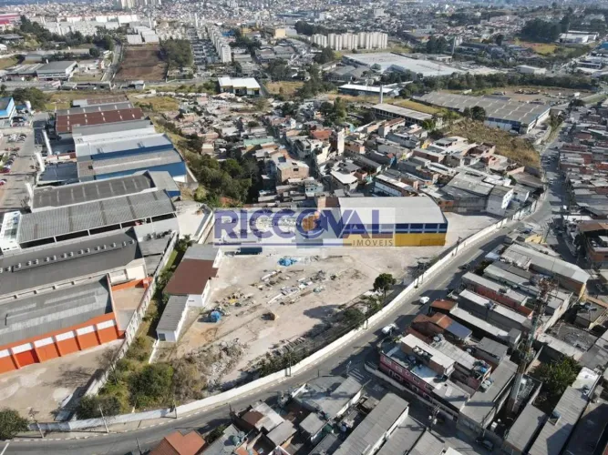 Galpão à Venda em Vila Dinamarca, Guarulhos, 2000m²
