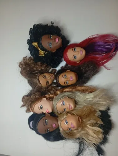 Lote Bonecas barbie e genéricas reposição 8 cabeças