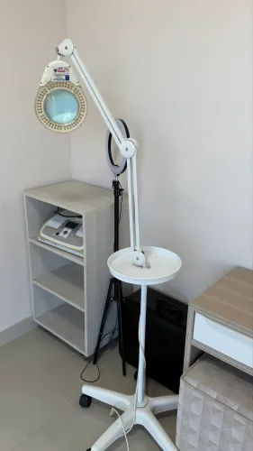 luminária led com lupa de estética branca 220v