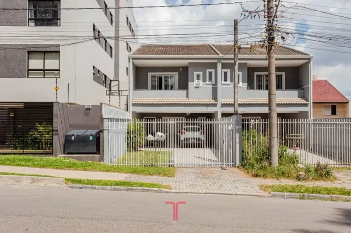 Lindo Sobrado a venda bairro Novo Mundo