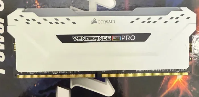 Memória DDR4 16GB 3200MHZ Corsair Vengeance Pro RGB- Loja física