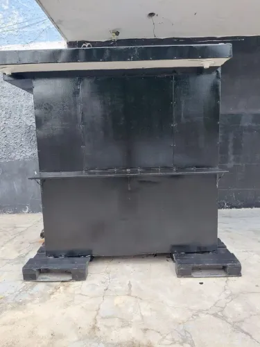 Vende-se trailer com 1 geladeira 1 fritadeira 1 chapa de o hambúrguer e 1 Molheira a Gás
