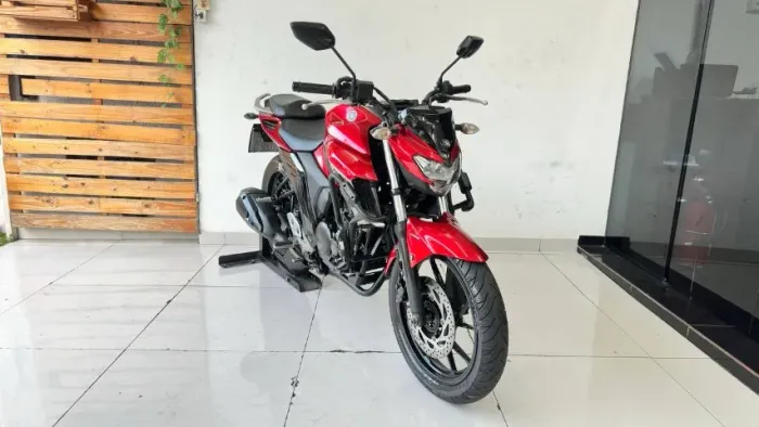 YAMAHA FZ15 150 FAZER 2023 VERMELHA COM 49.000 KM