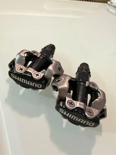 Pedais shimano M520 novos