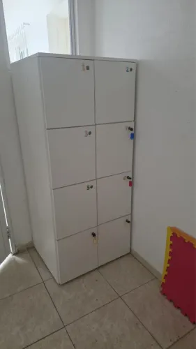 Armário tipo Locker com chaves 8 portas
