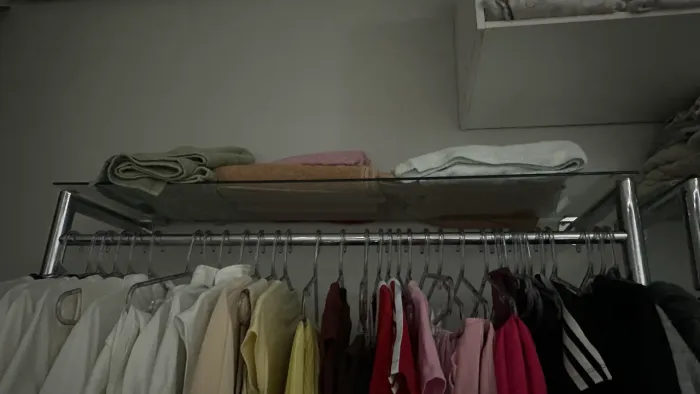 Duas Araras de roupa