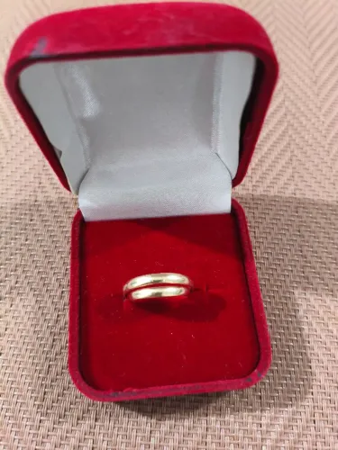 VENDO PAR DE ALIANÇA OURO ! 