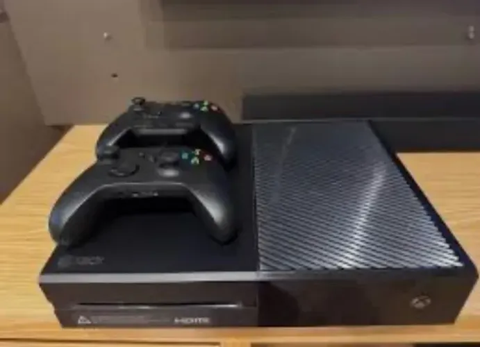 Xbox one + 2 controles + jogos + fonte