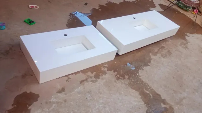Pia esculpida para banheiro branco