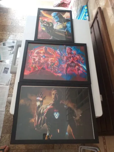 CONJUNTO DE QUADROS COM PERSONAGENS DO FILME HOMEM DE FERRO MARVEL SEMI NOVOS COLEÇÃO TOP