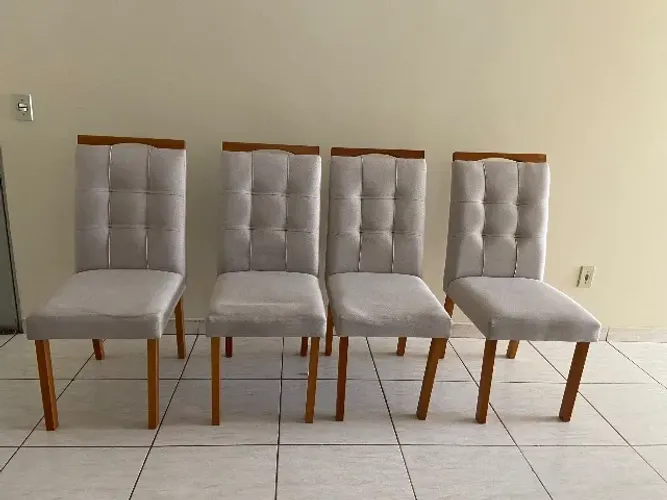 4 Cadeiras de Madeira/ Linho Cru R$350