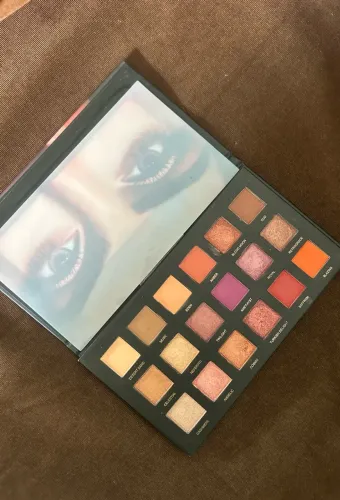 Paleta 18 Sombras Huda Beauty