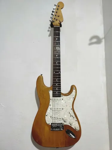Guitarra Stratocaster Artesanal Luthier Caps Waaah V70(Alnico 5)