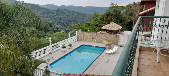 Casa no Alpes da Cantareira em condominio fechado, com 400m² de construção, piscina...