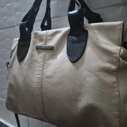 Bolsa grande CONSTANCE, couro legítimo, Off White detalhes em preto.